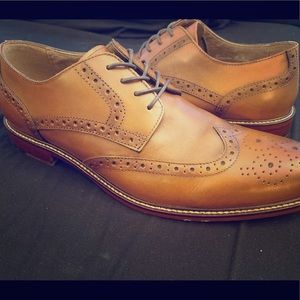 Men’s brown dress shoes